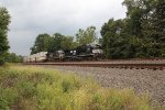 NS 4250 and 4675 take train 260 east through Cove PA